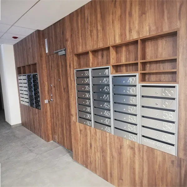 Įmontuota į sieną ofise pašto dėžutė PD93