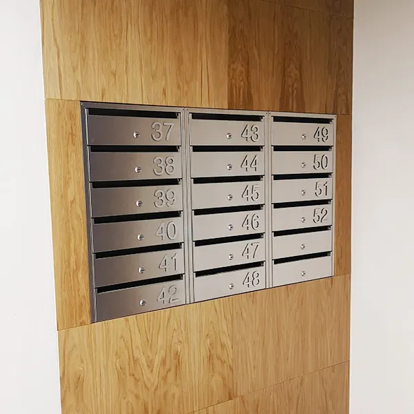 Į sieną įmontuota sublokuota pašto dėžutė PD93