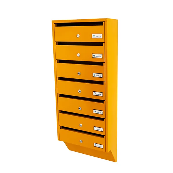 Ryškių spalvų sublokuota pašto dėžutė ofise